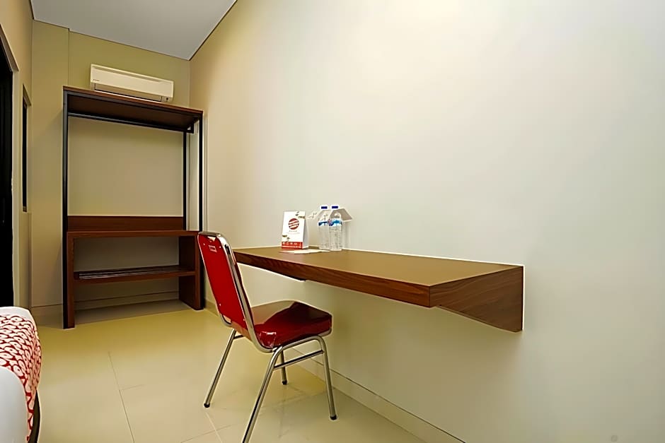 Capital O 449 The Colins