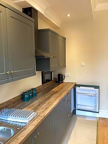 Family Room (3 Adults)