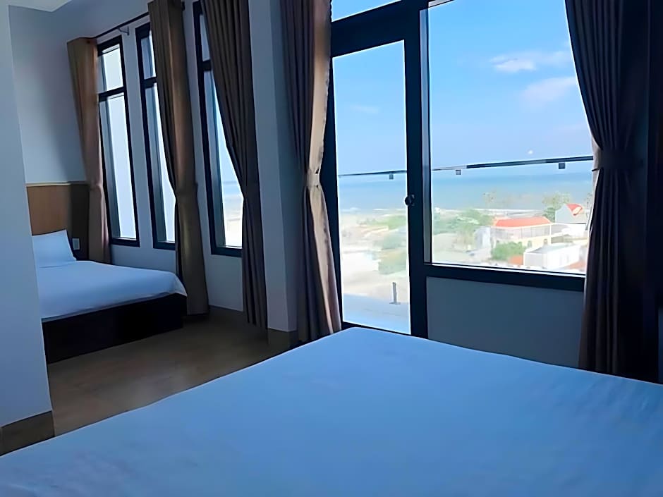 MOON HOTEL