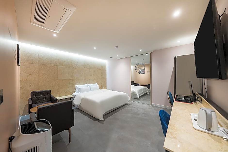 Hotel Millennium