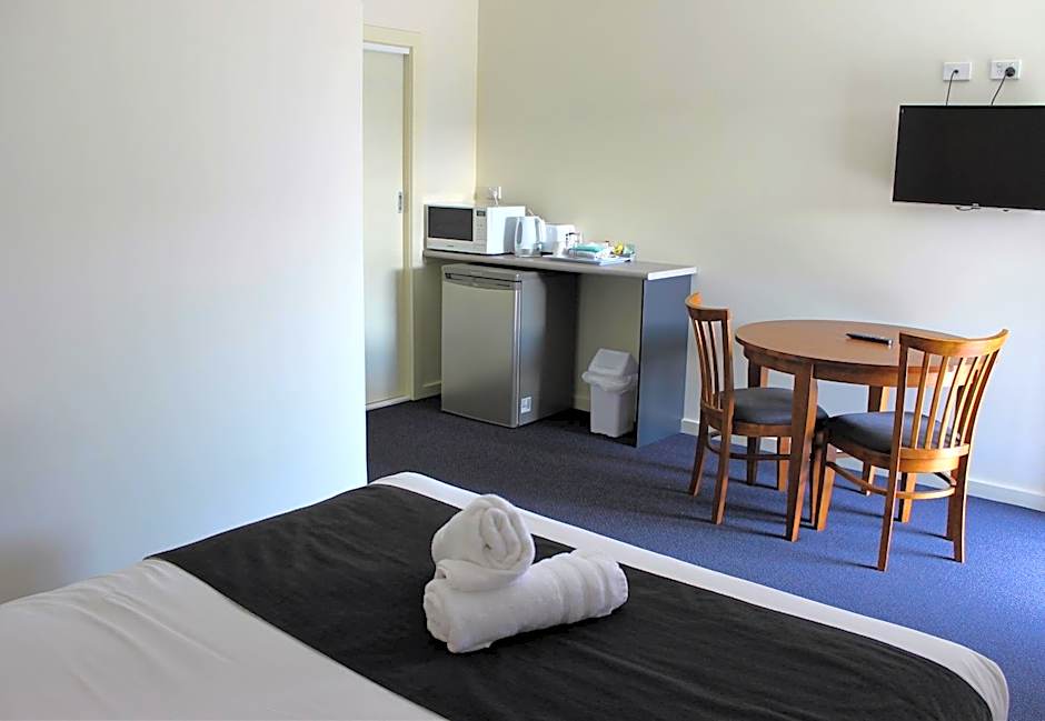 Lakeside Motel Waterfront