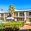 Super 8 by Wyndham Barstow