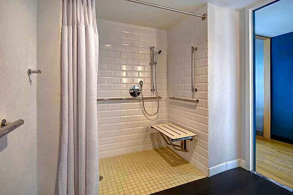 Four Points by Sheraton Boston Newton