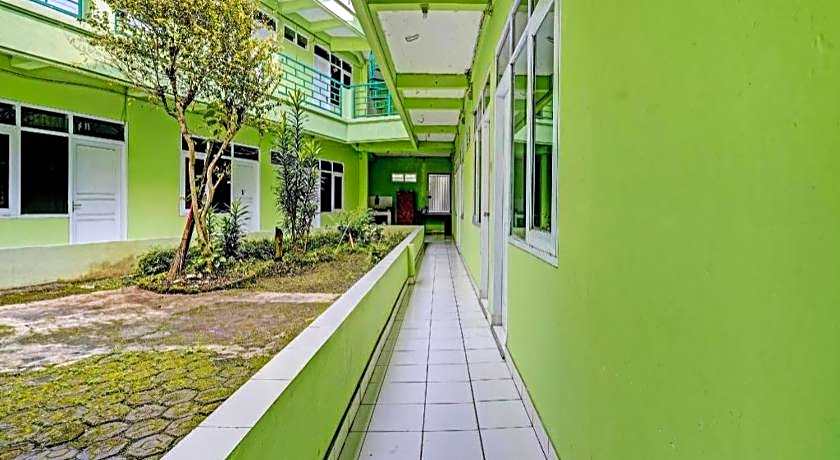 SPOT ON 91325 Pondok Hijau Guest House Syariah