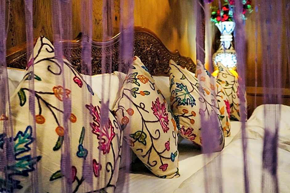 Swan Group of Houseboats, Golden Dal Lake