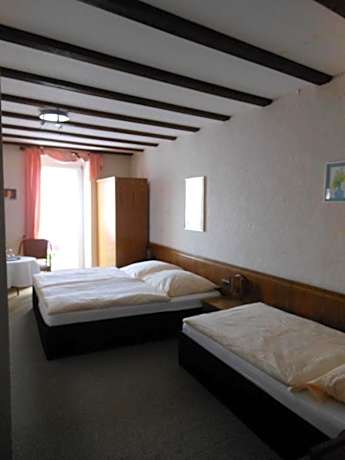 Dreibettzimmer-Eigenes Badezimmer
