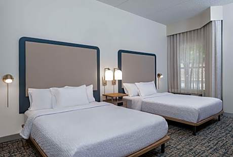 One-Bedroom Queen Suite with Two Queen Beds - Non-Smoking