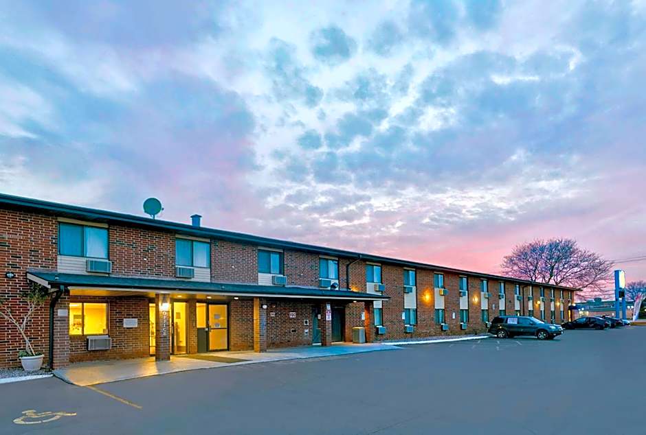 Motel 6-Oak Creek, WI