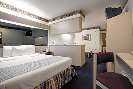 1 Queen Bed Suite Non-Smoking