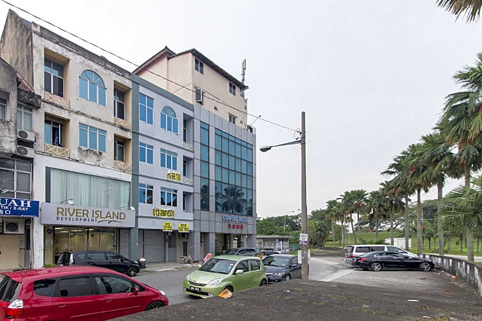 Super OYO 447 Comfort Hotel Meru
