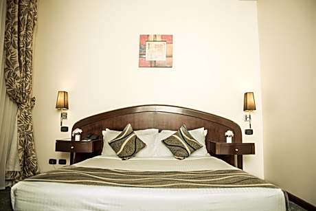 Day Use Room from 10:00 AM till 07:00 PM (does not include an overnight stay) - Standard  Double/Twin Room City View