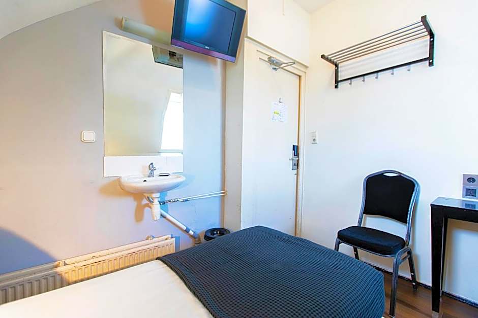 Quentin Arrive Hotel