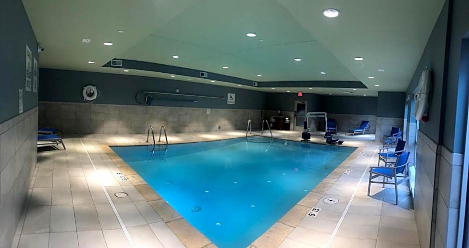 Holiday Inn Express And Suites Warrensburg North By IHG