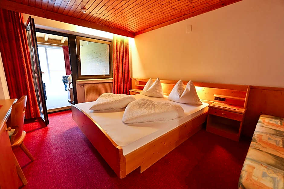 Photo 1 of 3 of Quadruple Room