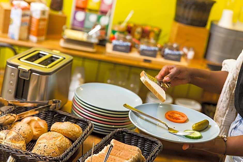 Five Reasons Hostel & Hotel