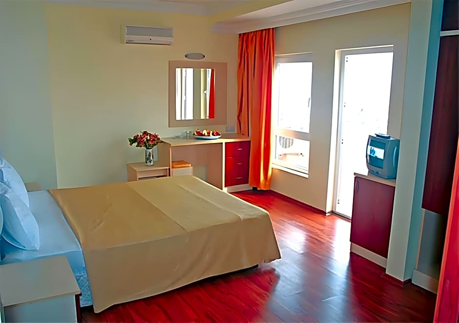 Lara Dinc Hotel