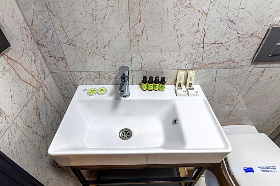 Lenora Airport Hotel