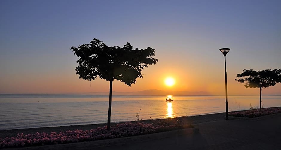 Anatoli Apartments Polichrono