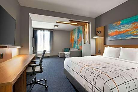 Deluxe King Room - Non-Smoking