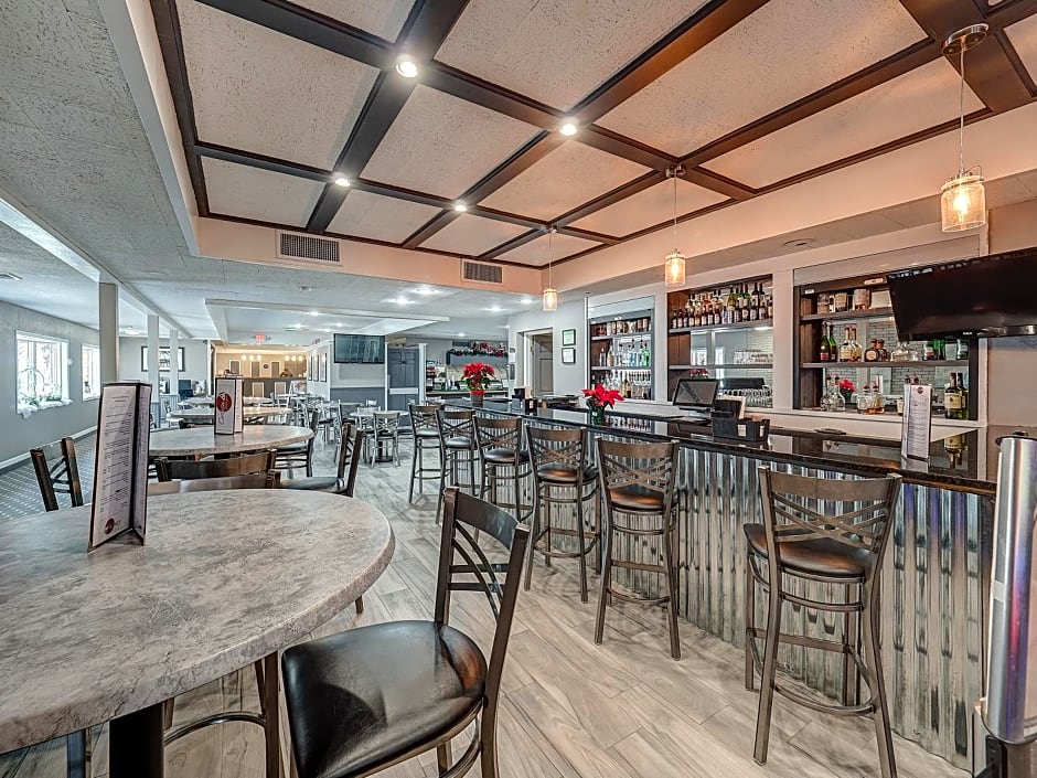 Eastland Suites Extended Stay Hotel & Conference Center Urbana