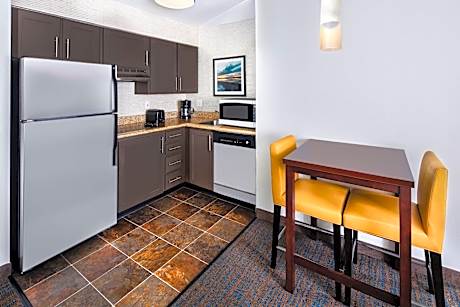 Studio with Two Queen Beds and Roll-In Shower - Mobility and Hearing Accessible