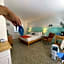 Seaspray Surf Lodge	