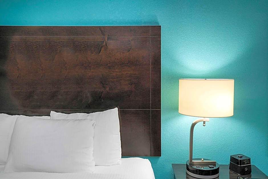 La Quinta Inn & Suites by Wyndham Knoxville East