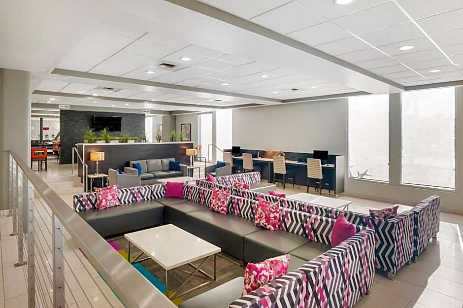 Best Western Plus Commerce Hotel