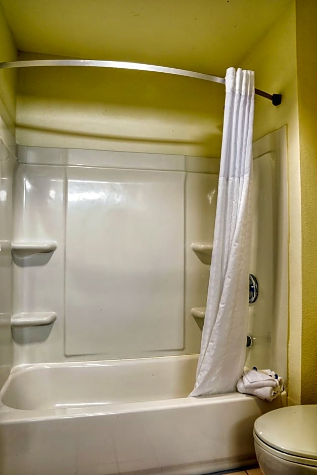 Baymont by Wyndham Grand Rapids N/Walker
