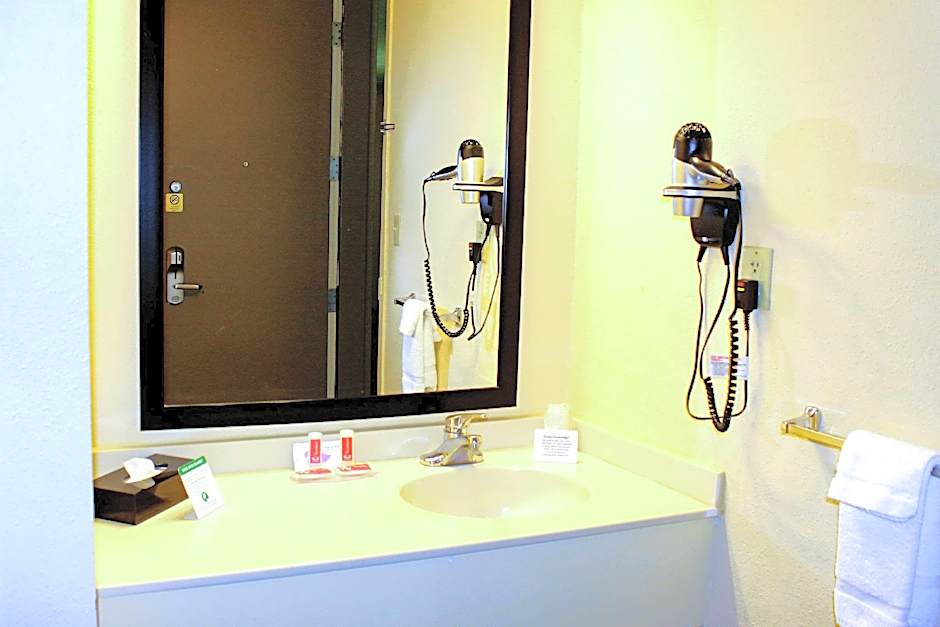 Econo Lodge Inn & Suites Brookings