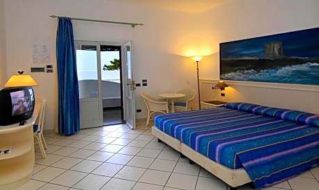 Double or Twin Room with Sea View