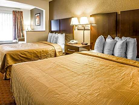 2 Double Beds