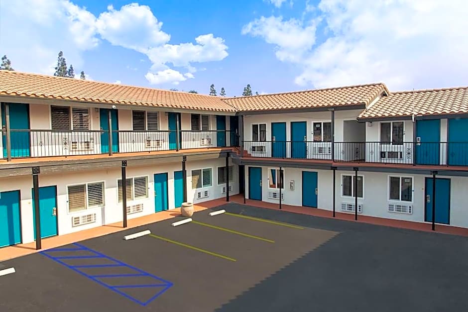 Magnolia Tree Hotel