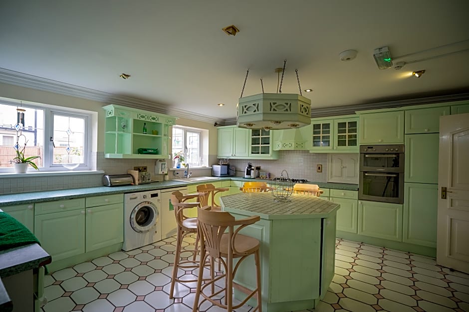 Oakcroft Guest House Manchester Airport