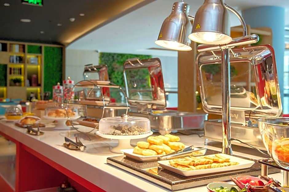 ibis Luoyang Baolong Square Hotel