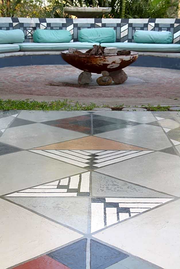 Tingala Lodge - Bed in the Bush