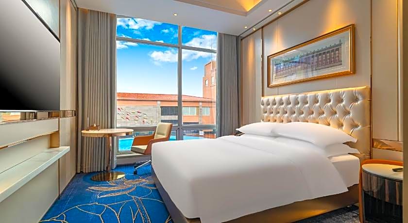 Easeland Hotel