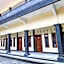 OYO Life 93155 Wisma Sarah
