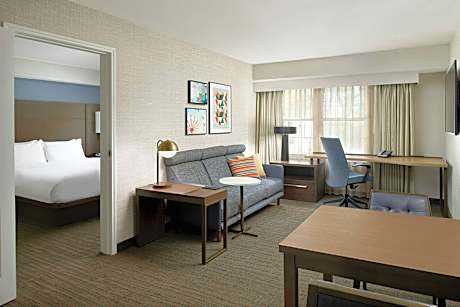 One Bedroom King Couryard, 1 Bedroom 2 room Suite, 1 King, Sofa bed, Courtyard view