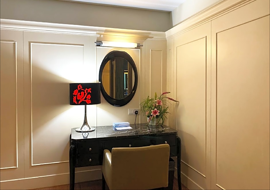 Crown Garden Hotel