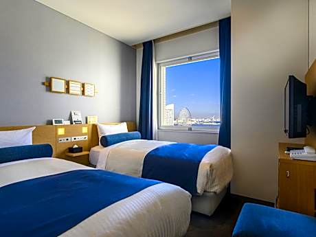 Casual Twin Room with Night View - Non-Smoking