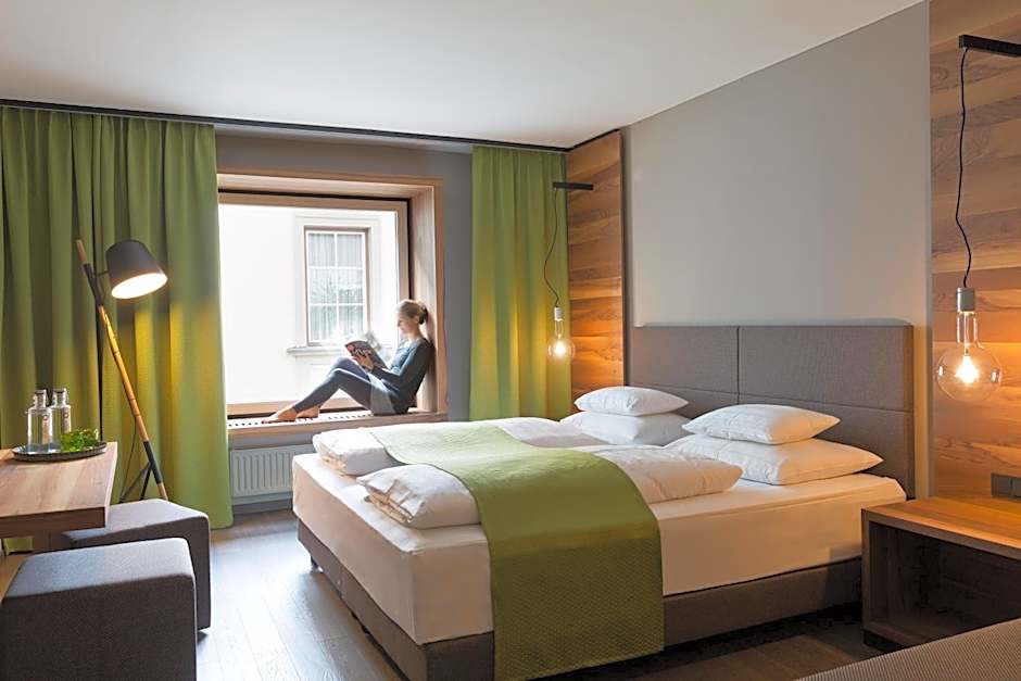 Photo 1 of 7 of Superior 1 King Bed