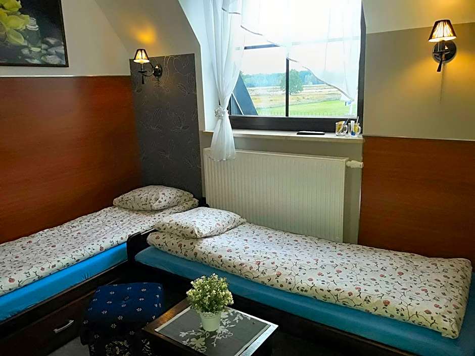 Pokoje Gościnne z łazienkami przy Wrocławiu, darmowy parking