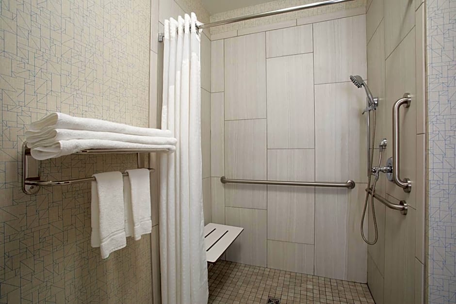 Holiday Inn Express Hotel & Suites Longmont, an IHG Hotel