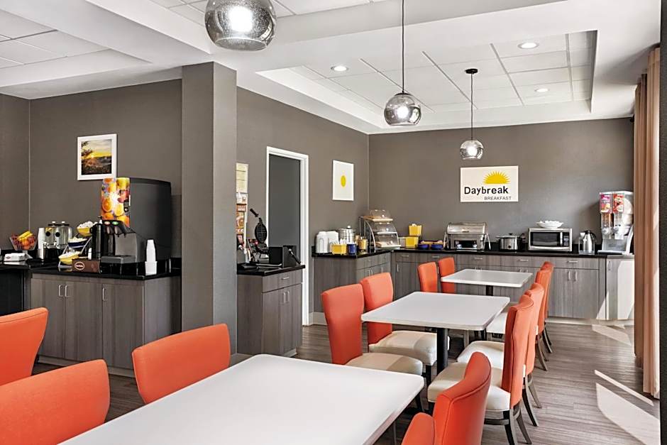 Days Inn & Suites by Wyndham Murfreesboro