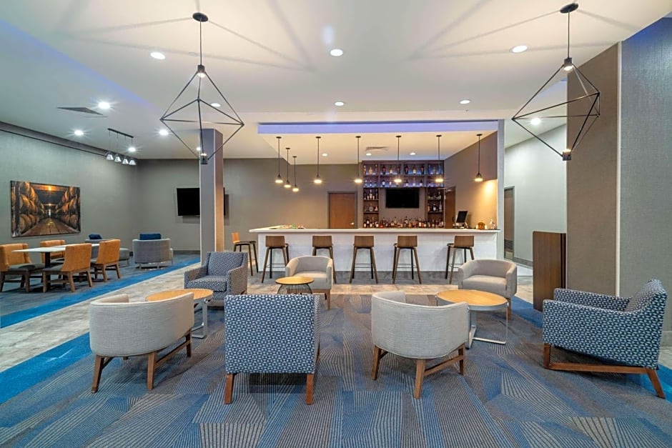 La Quinta Inn & Suites by Wyndham Louisville East