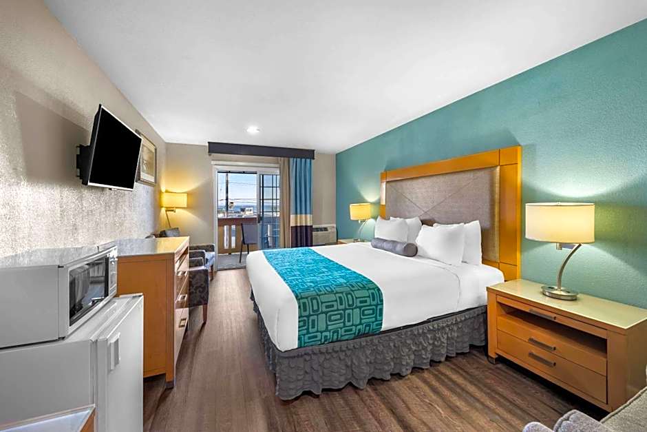 Howard Johnson by Wyndham Santa Cruz Beach Boardwalk