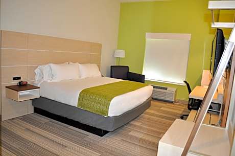 1 King Bed Standard Comm Accessible Tub