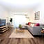Los Angeles Premium Suites with Free Parking