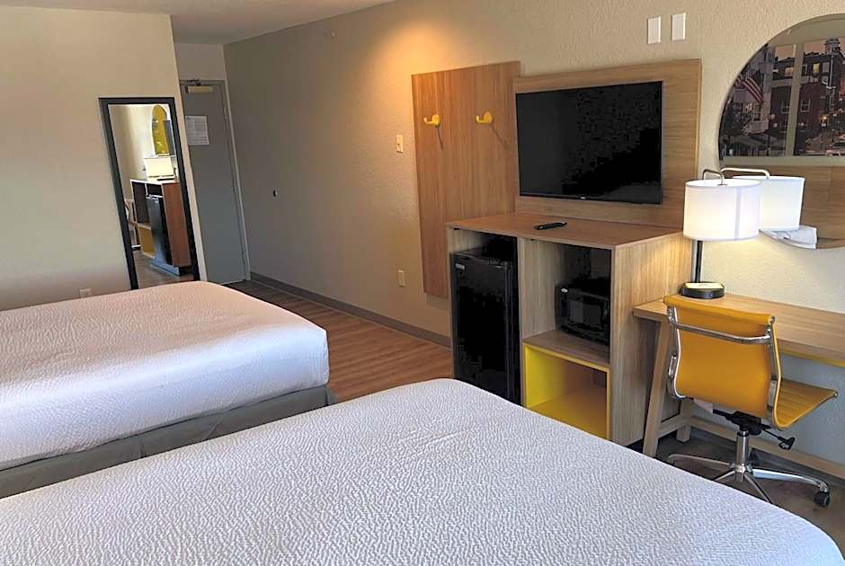 Days Inn by Wyndham near Kansas Speedway